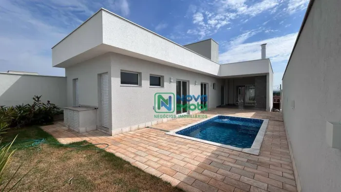 Casa nova com piscina a venda em condomínio fechado