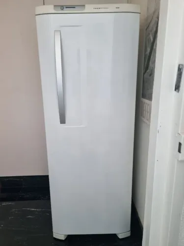 Geladeira Electrolux 323L