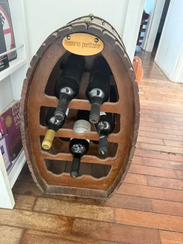 Adega de madeira