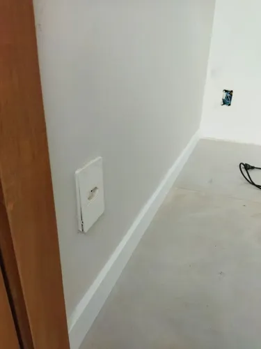 INSTALAÇÃO DE PISO VINÍLICO 