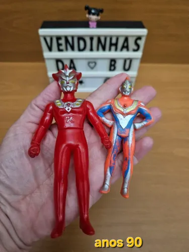 Bonecos Ultraman da Bandai