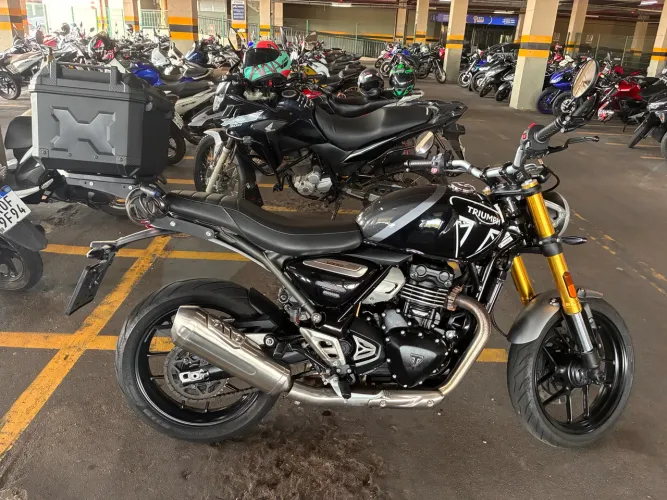 Triumph speed 400