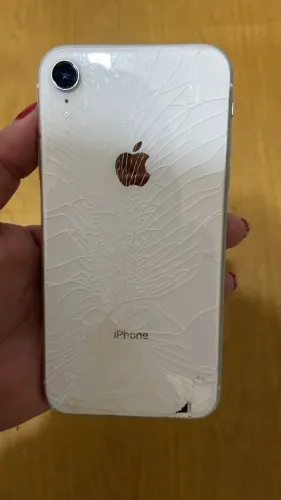 ? iPhone XR 128 GB Branco - R$ 700