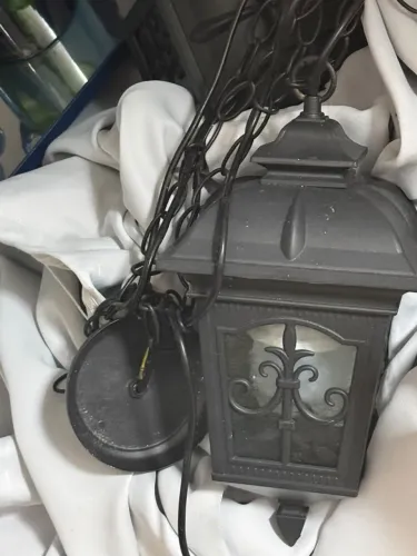Luminária Pendente Colonial Preta em Metal com Corrente