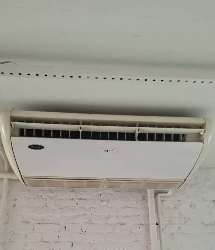 2 aparelhos ar cond. split teto Carrier 30.000 Btus convencional Frio 220v