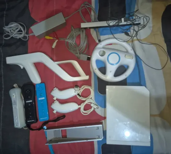 Nintendo Wii (Desbloqueado) + Cartão SD 64GB