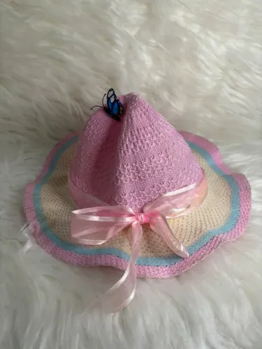 Chapéu Infantil Rosa de Tricô com Laço e Borboleta