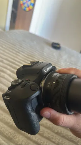 Canon EOS R100 + Lente RF-S 18-45mm | Estado de Nova