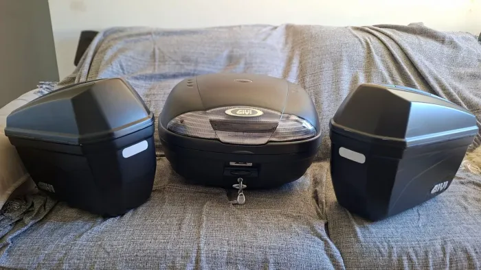 Kit Givi de baús: 1 E450NT 45L e 2 E22N 22l