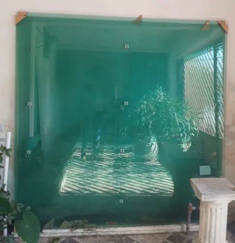 Vidro verde temperado  medida 1795×1830