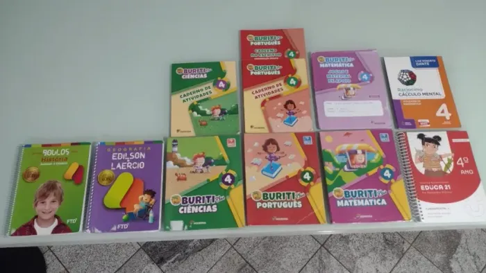 Livros diversas matérias do 4° Ano