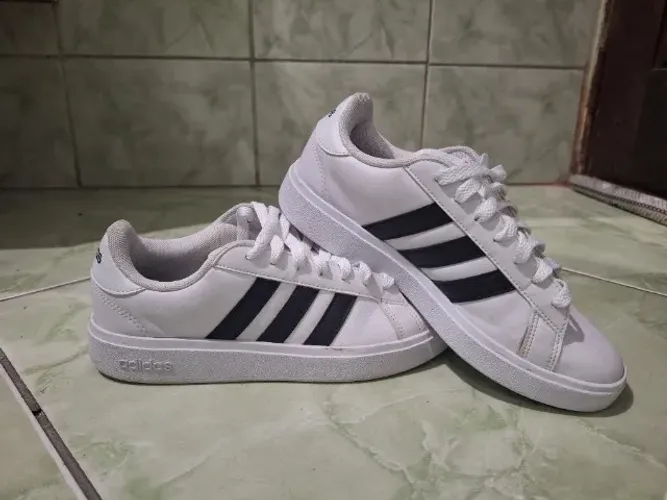 Tênis Adidas Feminino. 