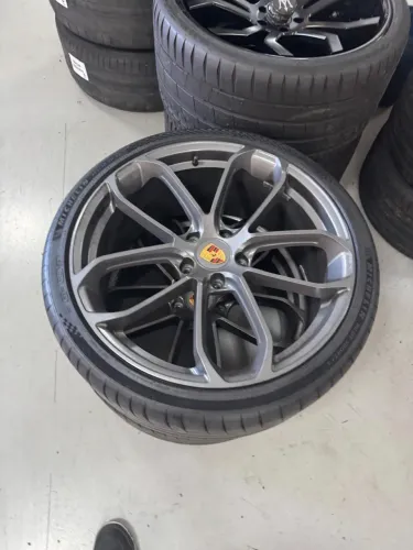 Rodas aro 22 réplicas Cayenne GT 5x130 com pneus Michelin rodou 500 km