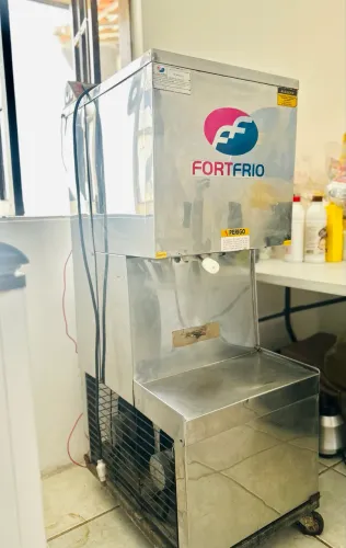 VENDO MÁQUINA DE AÇAÍ/SORVETE 10L FORTFRIO 