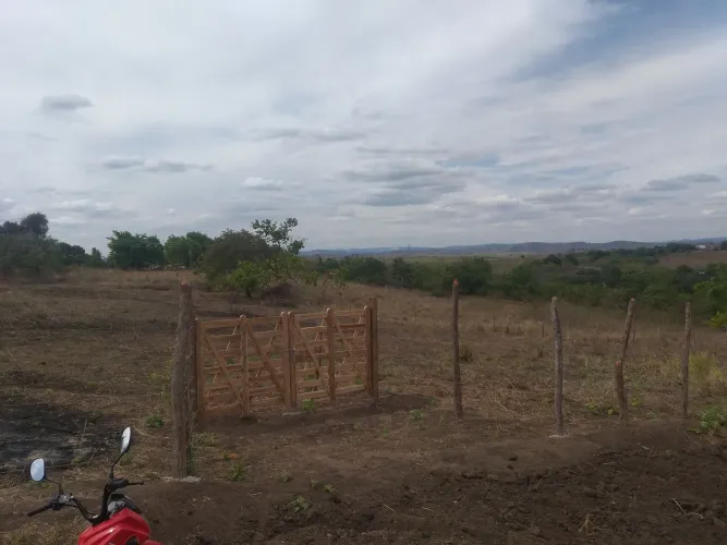 Terreno grande uma equitares de área ideal para sítio e chácara.