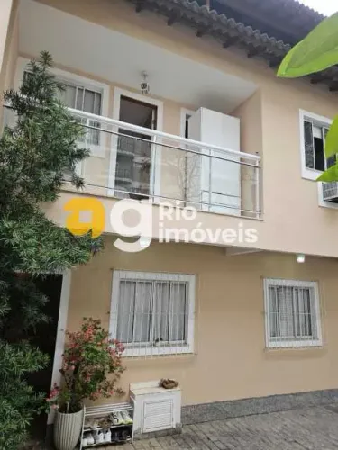 Casa em Condomínio : / Residencial / Vila Valqueire