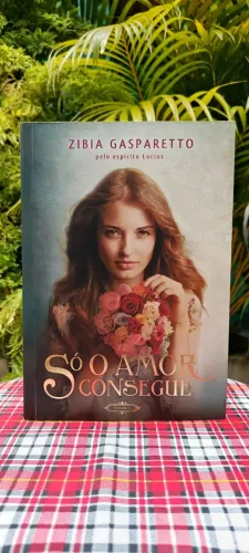 Livro "Só o amor consegue - Zibia Gasparetto" por R$ 30