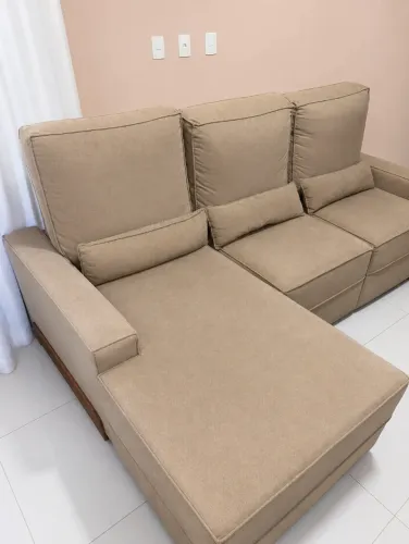 Sofá Retrátil e Reclinável 2,30m com Chaise Direito e Encosto Rebatível