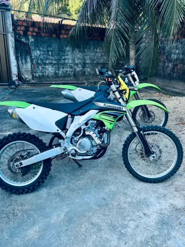 Vendo 2 klx 450r único dono muito bem cuidadas só rodava em estradas de terra no certão.