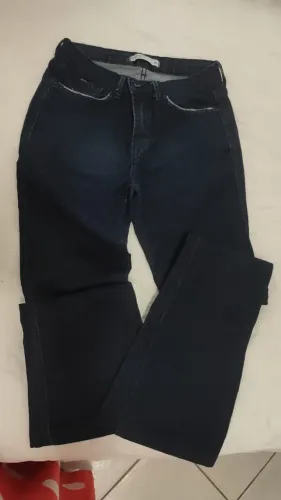 Calça Jeans Flare Feminina Lavagem Escura