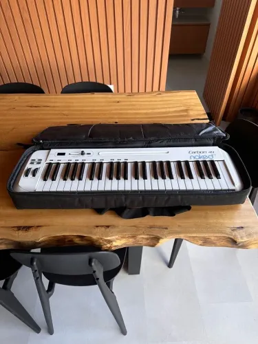 Teclado controlador Midi USB Samson Carbon