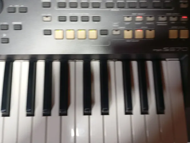 Teclado Yamaha PSR-670