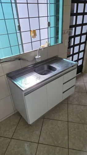 Balcão e tampo inox pia cozinha.