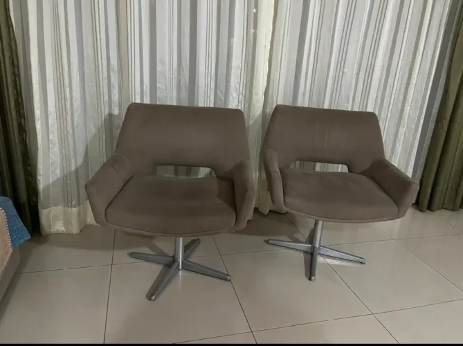 Vendem-se Cadeiras com Base em Inox