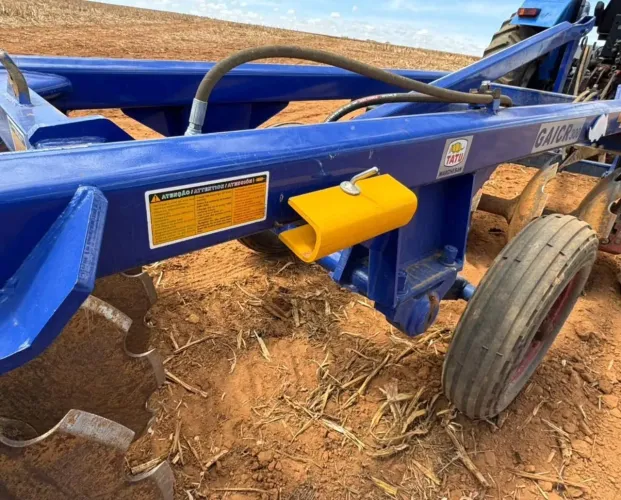 TRATOR AGRÍCOLA