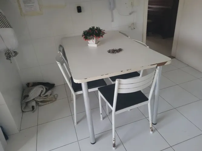 Mesa com cadeiras