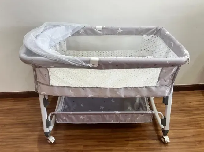 Berço Portátil Ajustável Mosquiteiro/armazenamento Rodas Cor Cinza