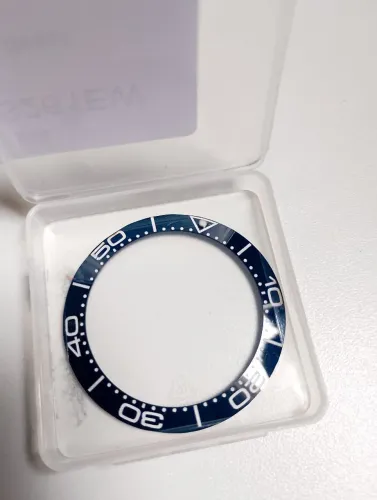 Bezel em cerâmica Omega Seamaster azul