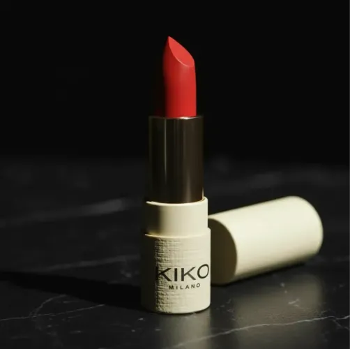 Batom Kiko Milano Green Me Matte 105 Classic Red