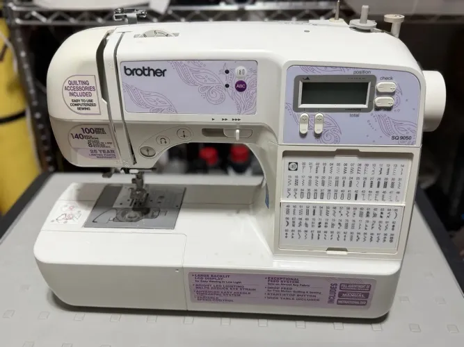 Máquina de costura Brother SQ9050