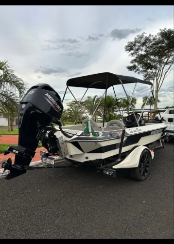 Lancha up bass 60hp 