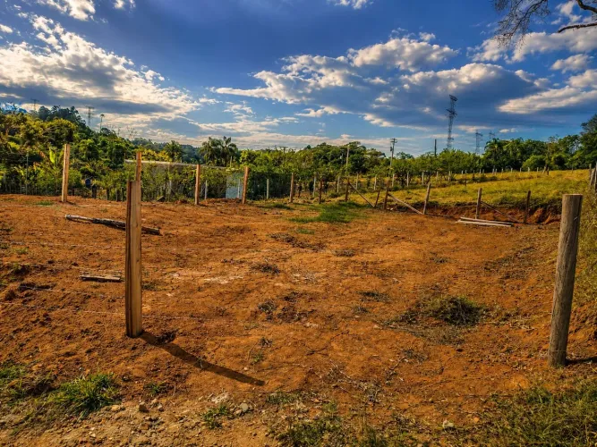 Terreno à venda - Bairro Aparecidinha, Pinhalzinho-SP