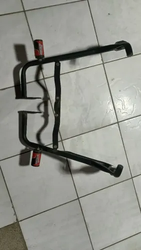 Vendo baú e protetor de carenagem para Bros