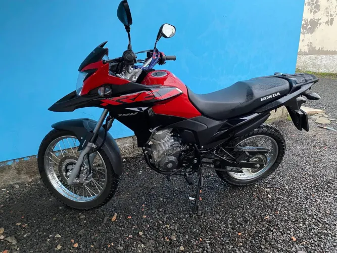 Vendo xre 190. 