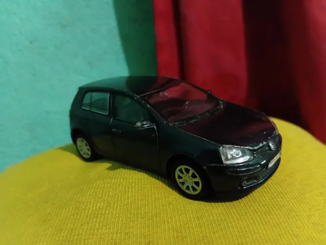 Miniatura Volkswagen Golf GTS