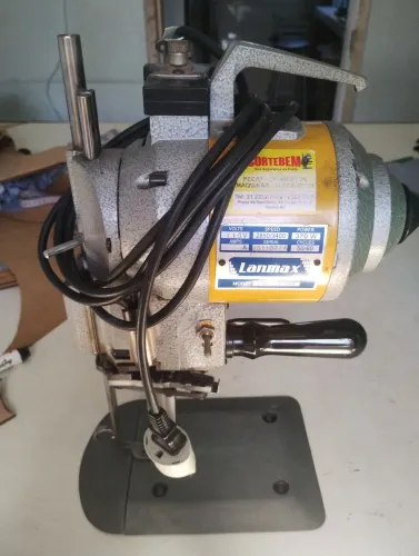 Máquina de cortar tecido de faca 8 polegadas lanmax semi nova 