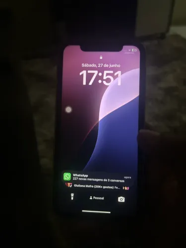 iPhone XR na carcaça do 17