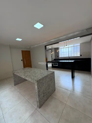 APARTAMENTO A VENDA NO CENTRO 03 QUARTOS, SUITE, SALA JANTAR, SALA TV, COZINHA