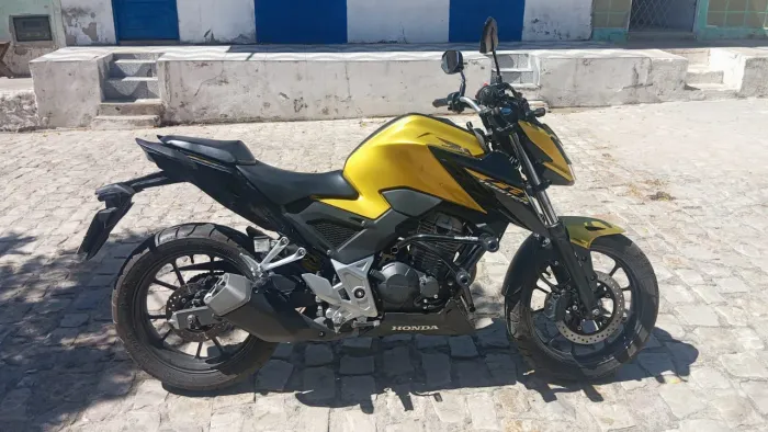 CB TWISTER 300F ABS DOURADA
