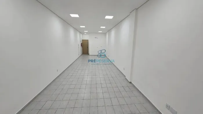 Oportunidade comercial: Sala ampla e moderna para locação com ótima localização!