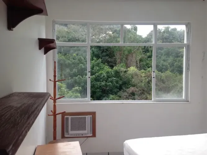 Quarto e sala em Copacabana, vista verde e silencioso | Próx. metrô Arcoverde