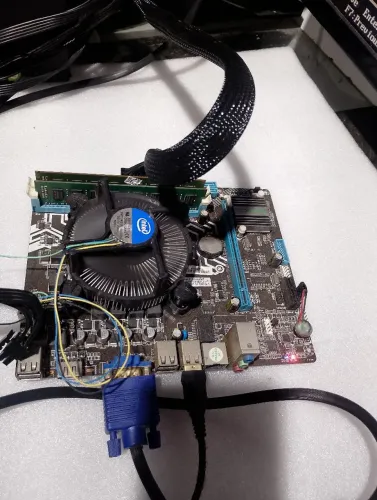 Placa mãe H55KEL ES com processador i3 + memória 