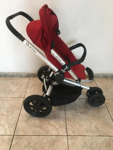 Carrinho de bebê Quinny + bebê conforto 