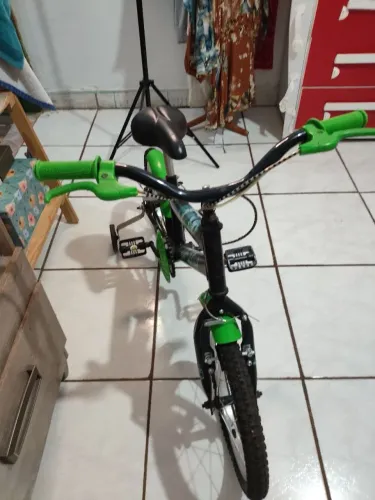 Vendo bicicleta aro 16 personagem Hulk