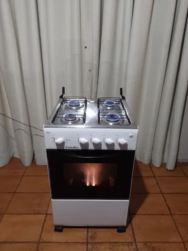 Fogão 04 bocas, seminovo, acendedor elétrico, marca Esmaltec, barato para vender rápido