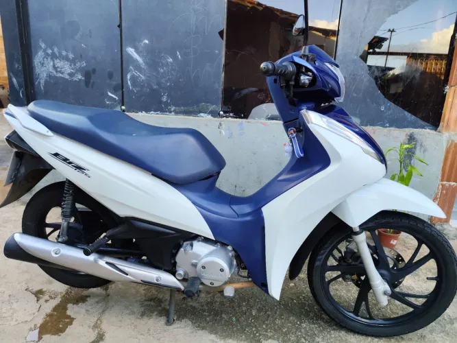Biz 125 Branca com azul